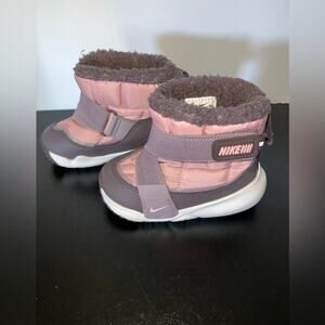 NIKE GIRLS SQUALL BOOT SIZE 7